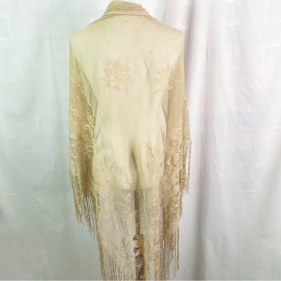 Vintage Tan Floral Lace Triangle Wrap Scarf with Long Fringe - Picture 3 of 7